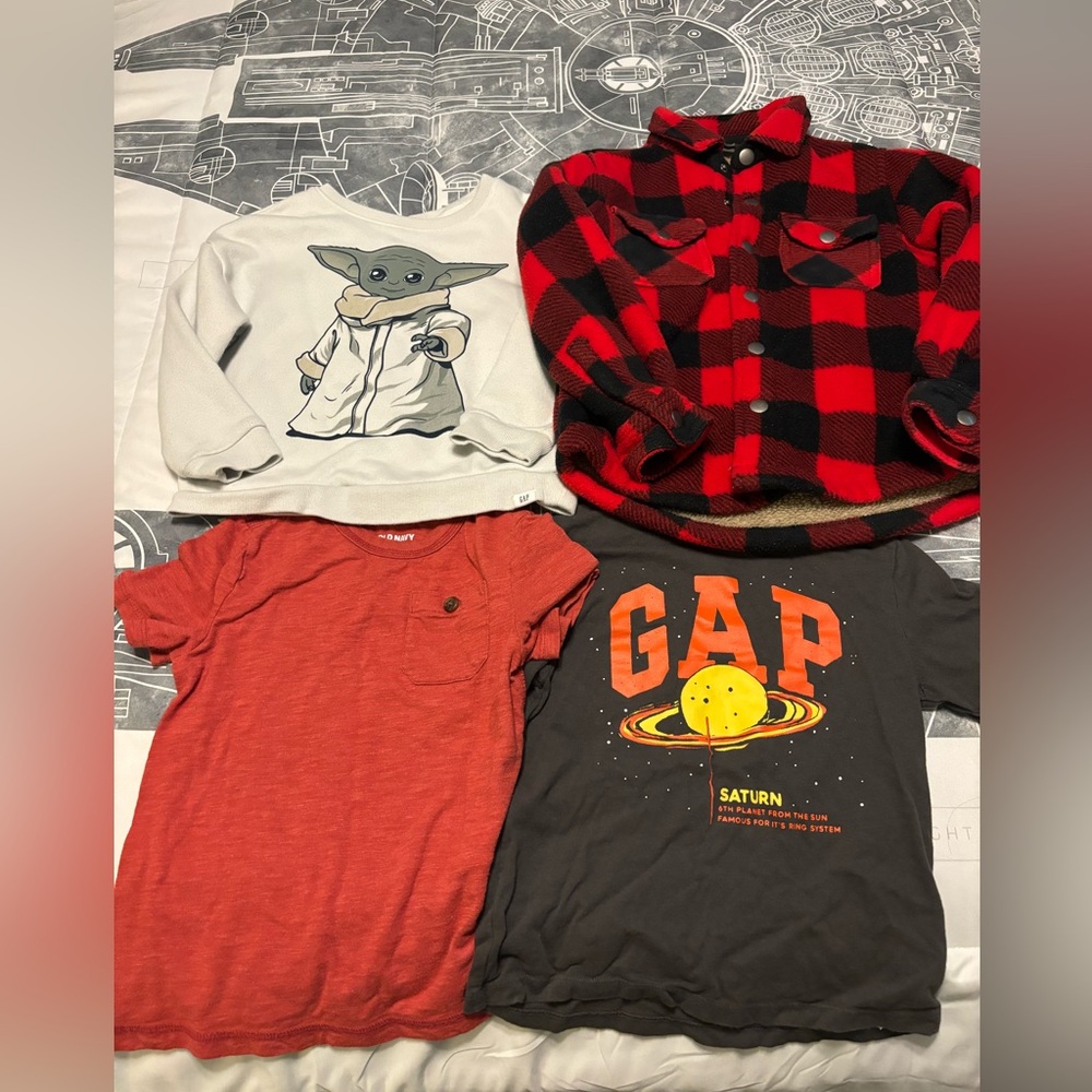 Boys T-Shirt/Sweatshirt/Jacket Bundle - Size 4-6